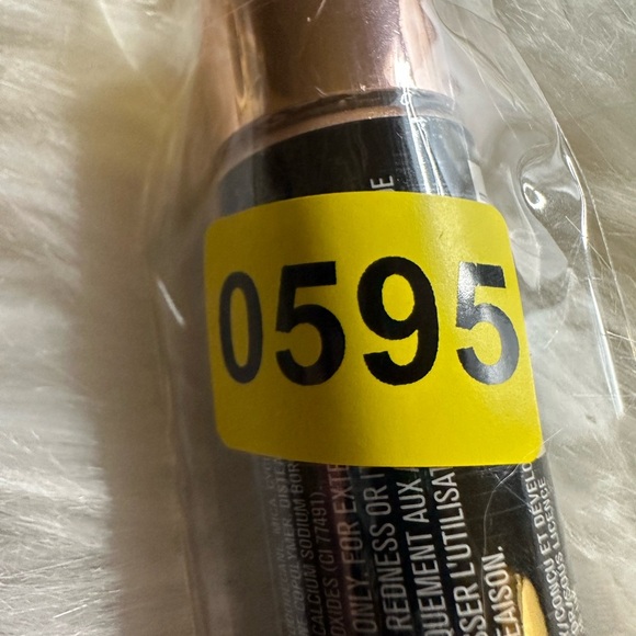 🩵3/$10 Makeup Revolution Champagne Glow Highlighter - Picture 5 of 5